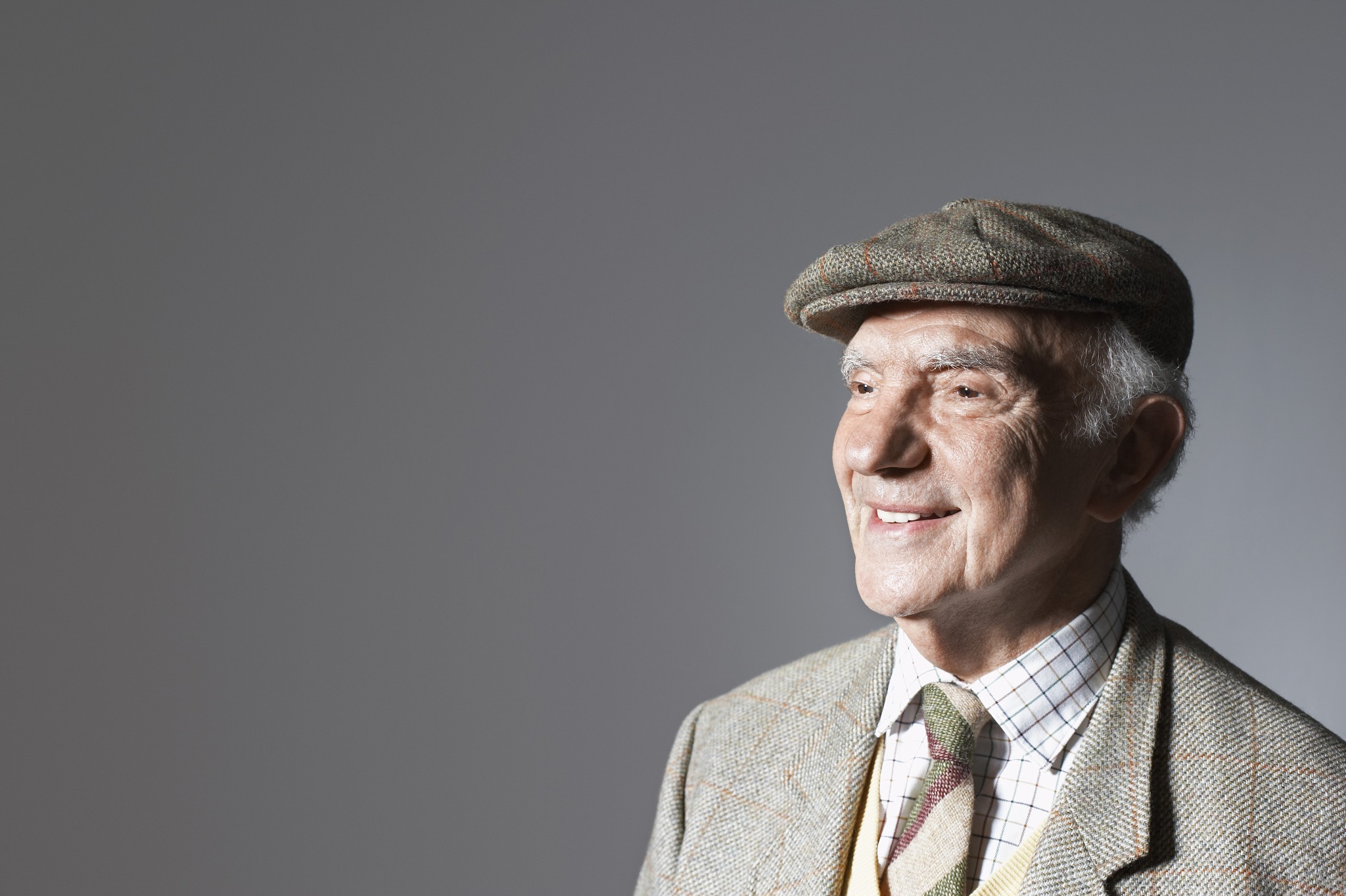 An older gentleman smiling and wearing a flat cap. A flat cat is a kind of Scottish hat. Buy Scottish hats from the Celtic Croft! An older gentleman smiling and wearing a flat cap. A flat cat is a kind of Scottish hat. Buy Scottish hats from the Celtic Croft!