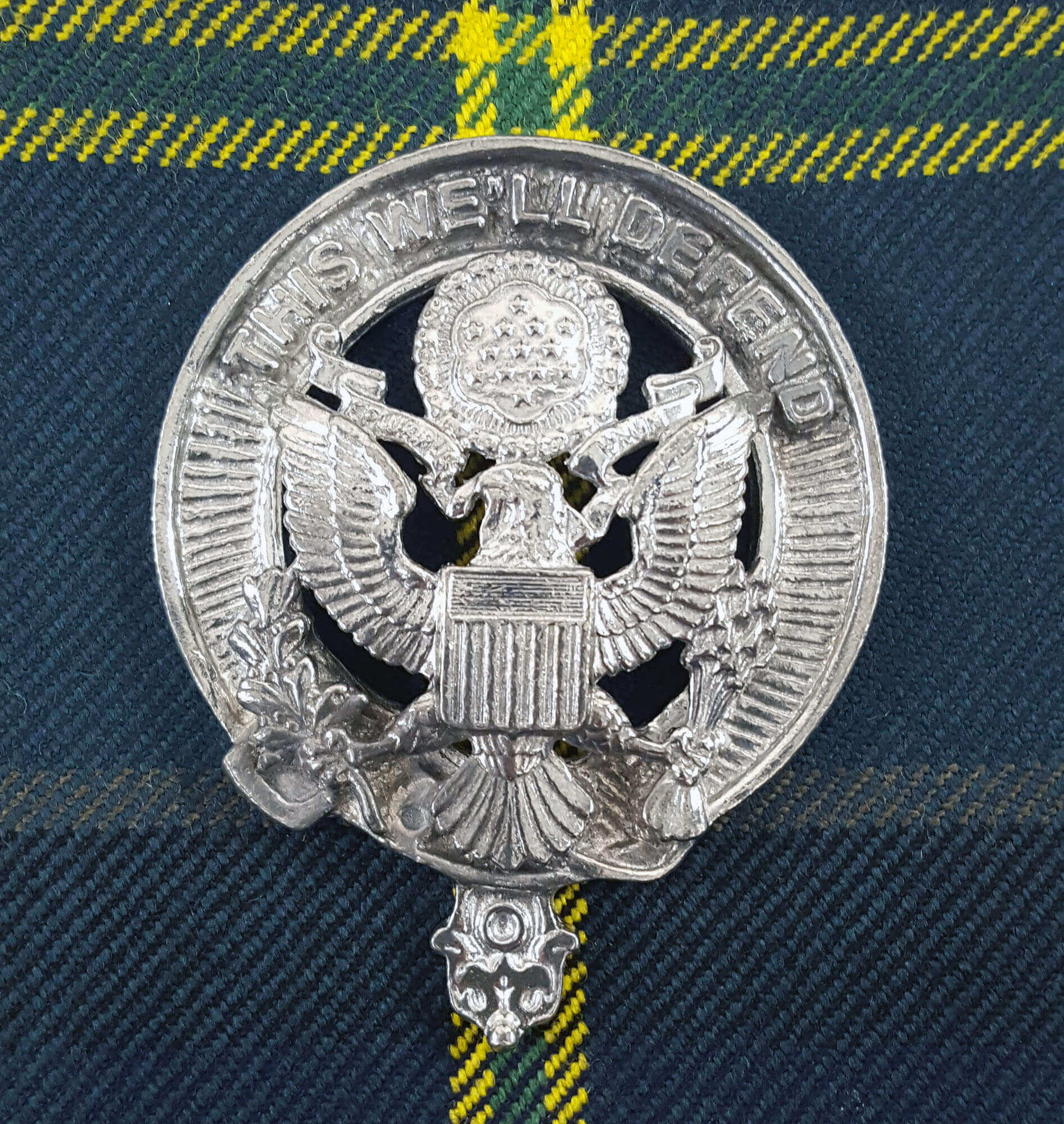 U.S. Army Pewter Cap Badge/Brooch on US Army tartan