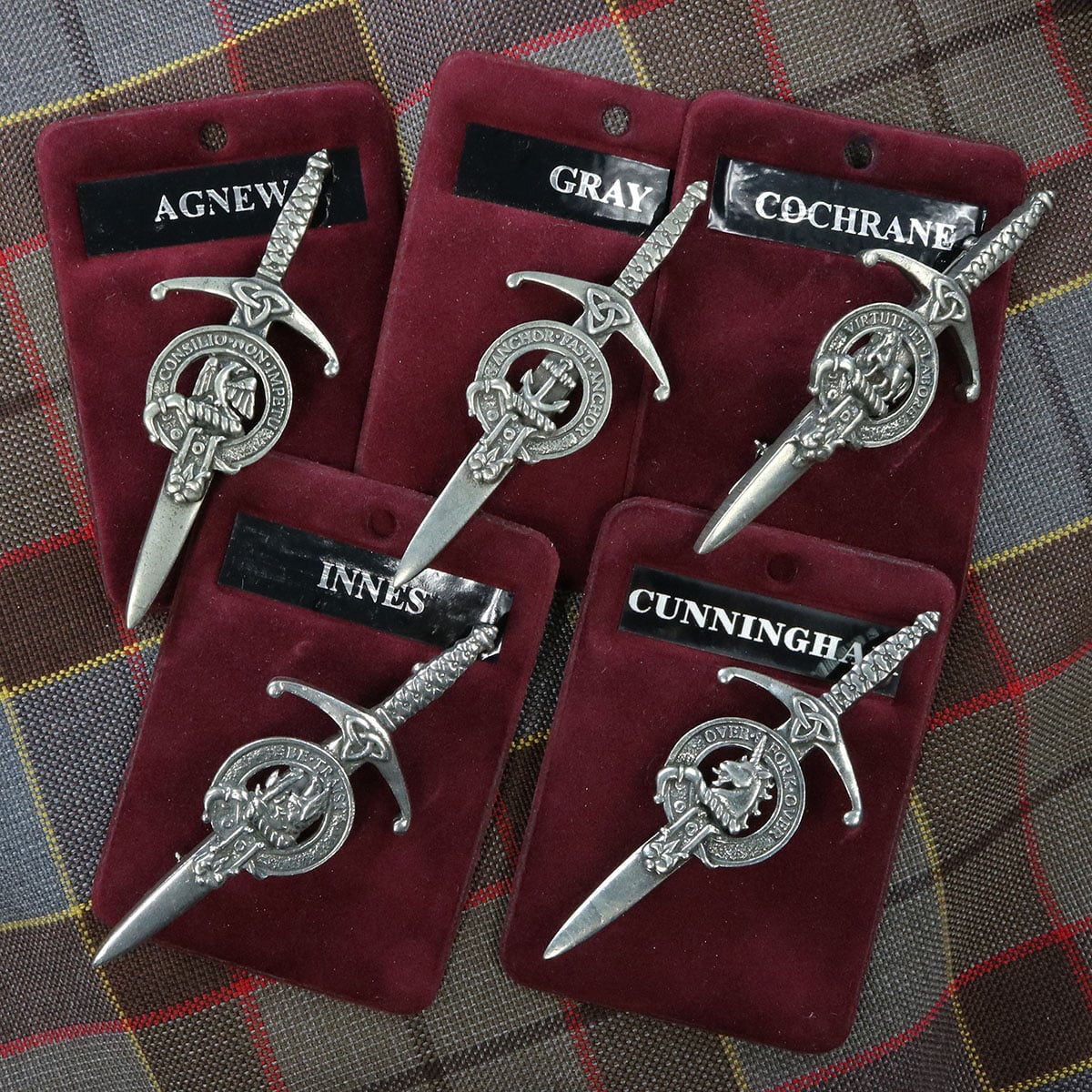 Leask Scottish Clan Dirk Shield Kilt Pin